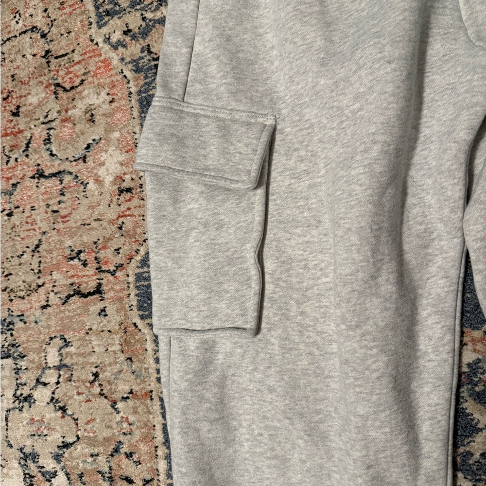 Abercrombie Gray Womens Cargo Sweatpants NWOT size small - Picture 4 of 4